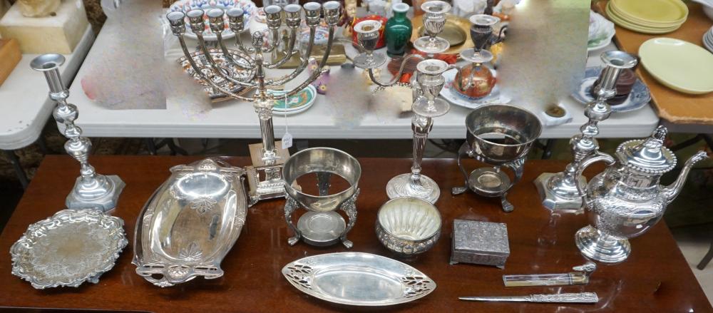 COLLECTION OF SILVER PLATE TABLE 32f6dc