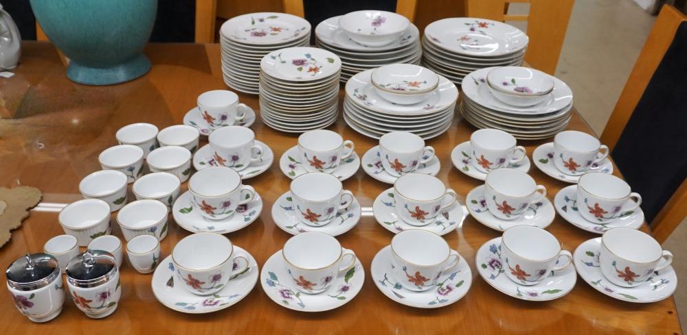 ROYAL WORCESTER ASHLEY 111 PIECE 32d04e