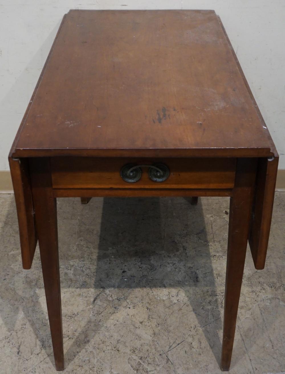 FEDERAL STYLE CHERRY PEMBROKE TABLE  32d09c