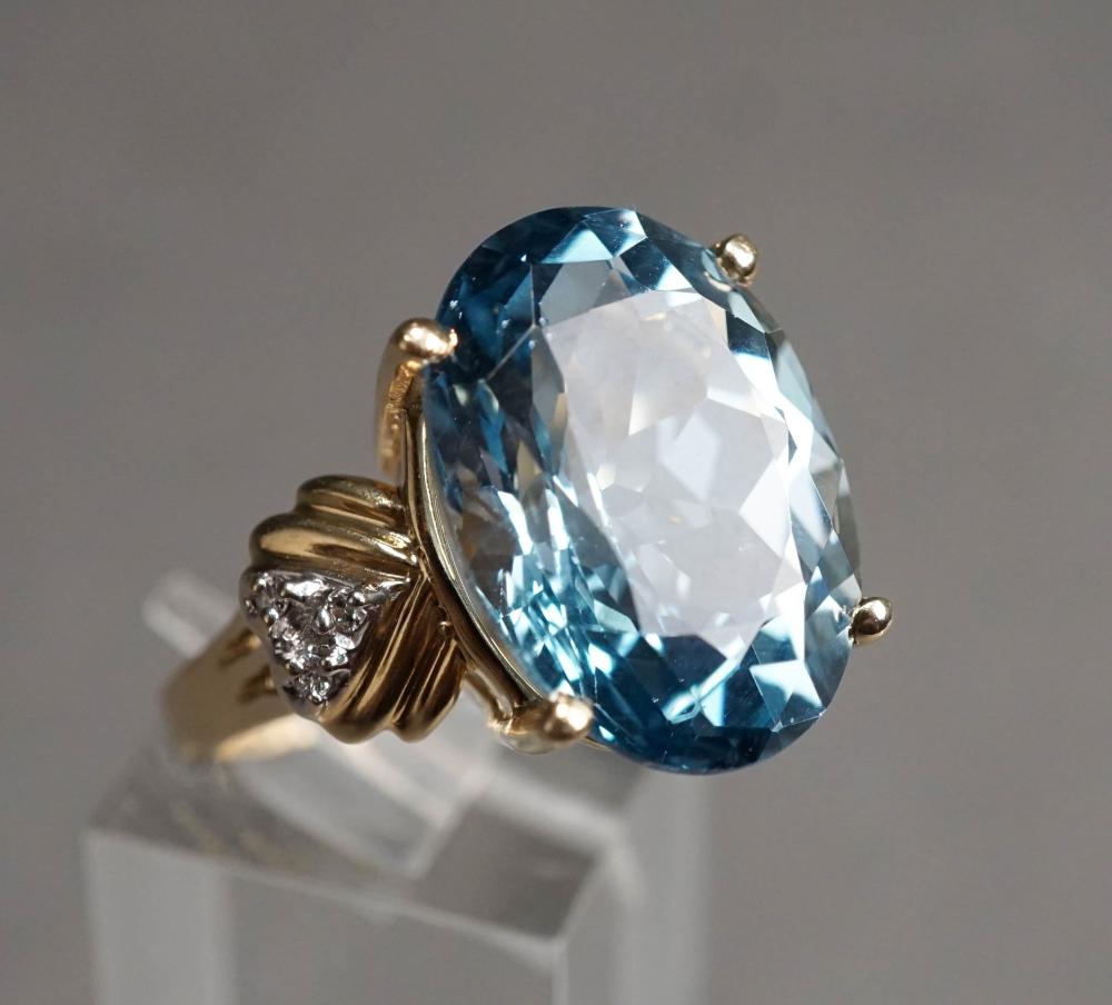 14 KARAT YELLOW GOLD BLUE TOPAZ 32d174