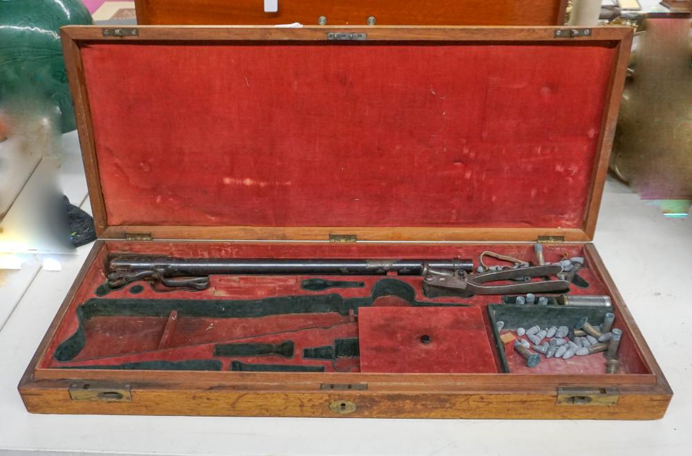 MAHOGANY RIFLE STORAGE CASE WITH