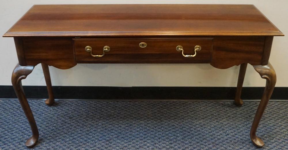 QUEEN ANNE STYLE CHERRY SOFA TABLE  32d22a