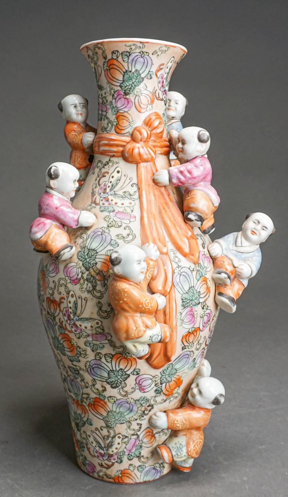 CHINESE FIGURAL GROUP PORCELAIN