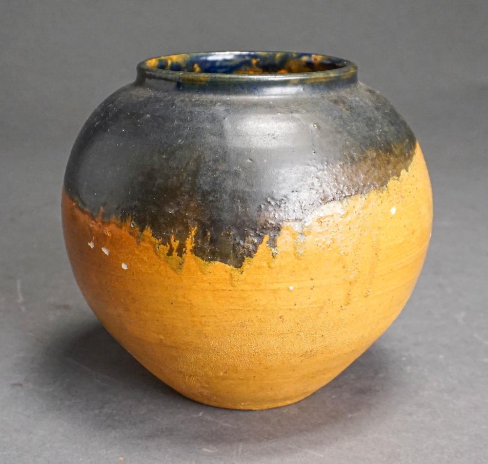 NORTH STATE POTTERY COMPANY TWO TONE 32d2ea