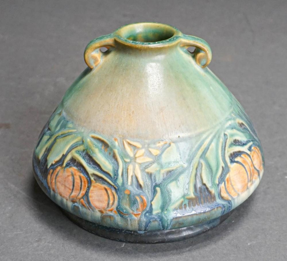 ROSEVILLE POTTERY VASE H 5 IN  32d2e7