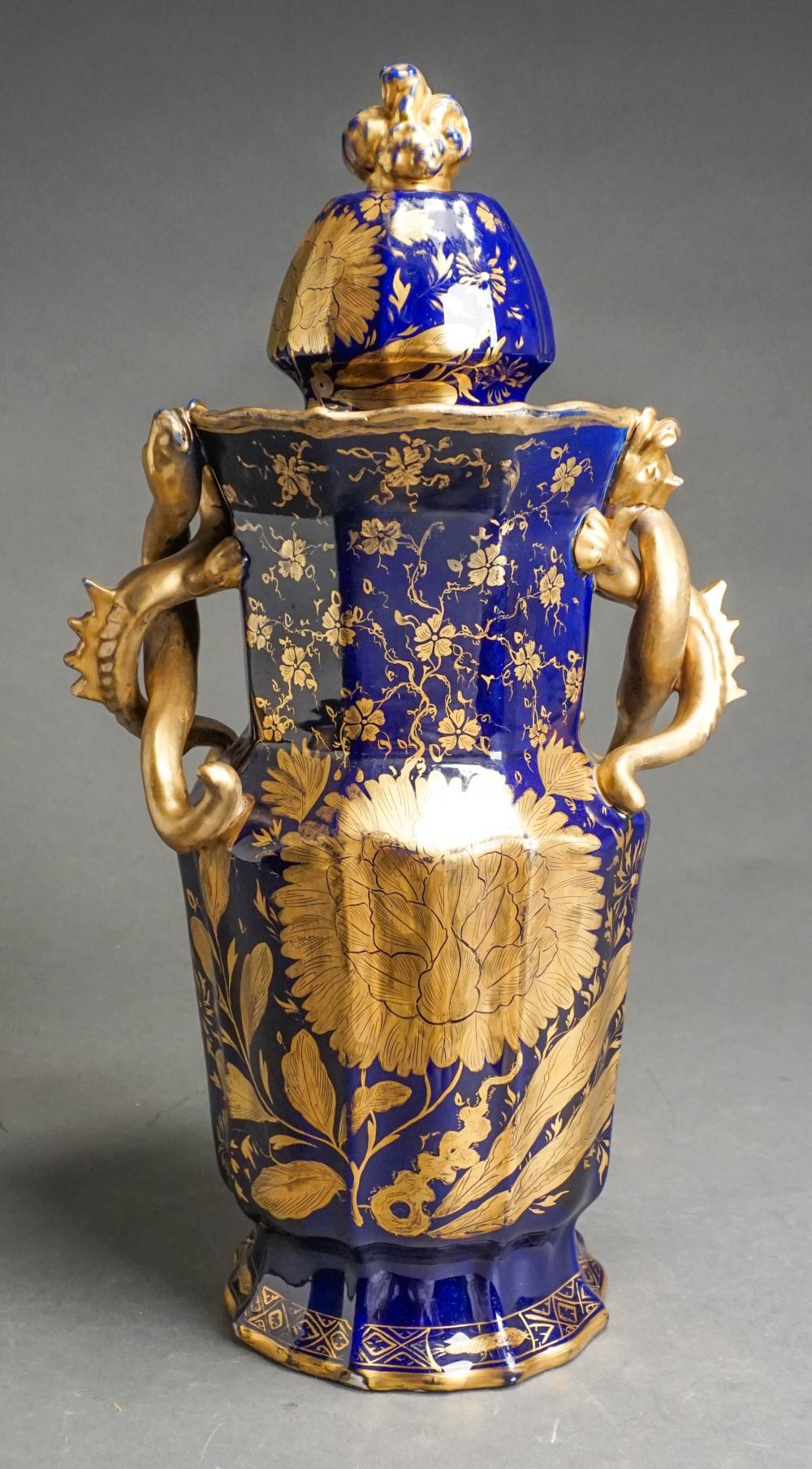 CHINESE GILT COBALT PORCELAIN LIDDED 32d307