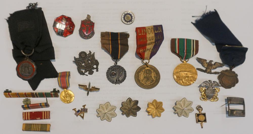 COLLECTION OF MILITARY MEDALS AND 32d3e0