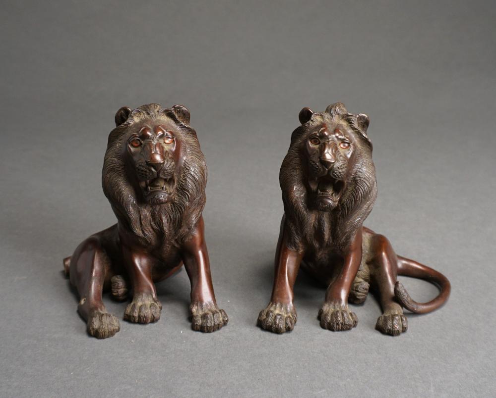 PAIR JAPANESE BRONZE SEATED LIONS 32d3fe