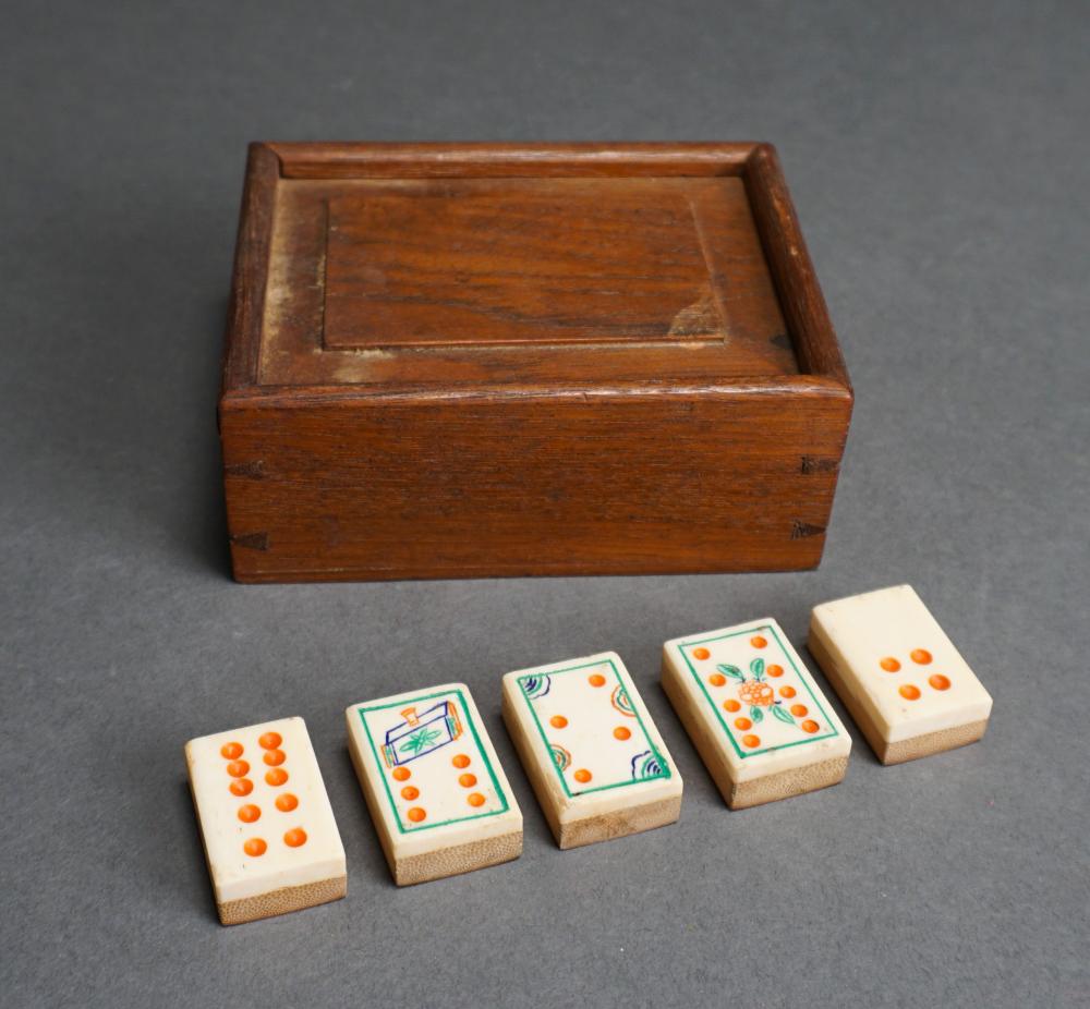 DECORATED AND PAINTED WOOD MAHJONG