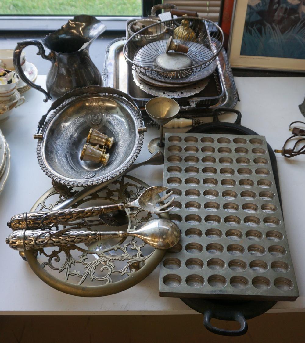 COLLECTION WITH ASSORTED METAL