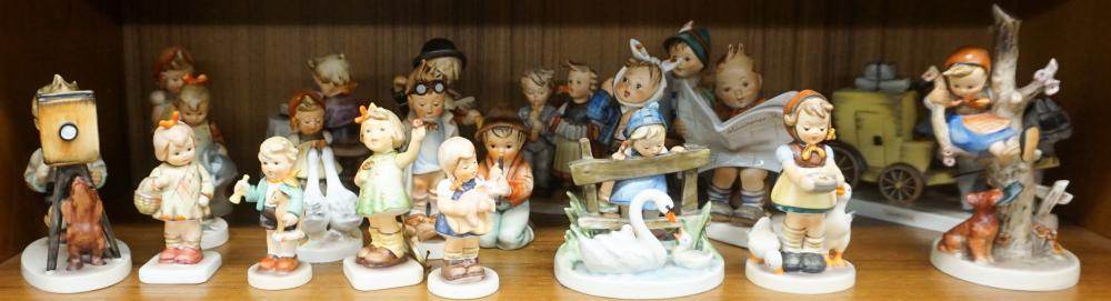 COLLECTION WITH TWENTY HUMMEL FIGURINESCollection 32d471