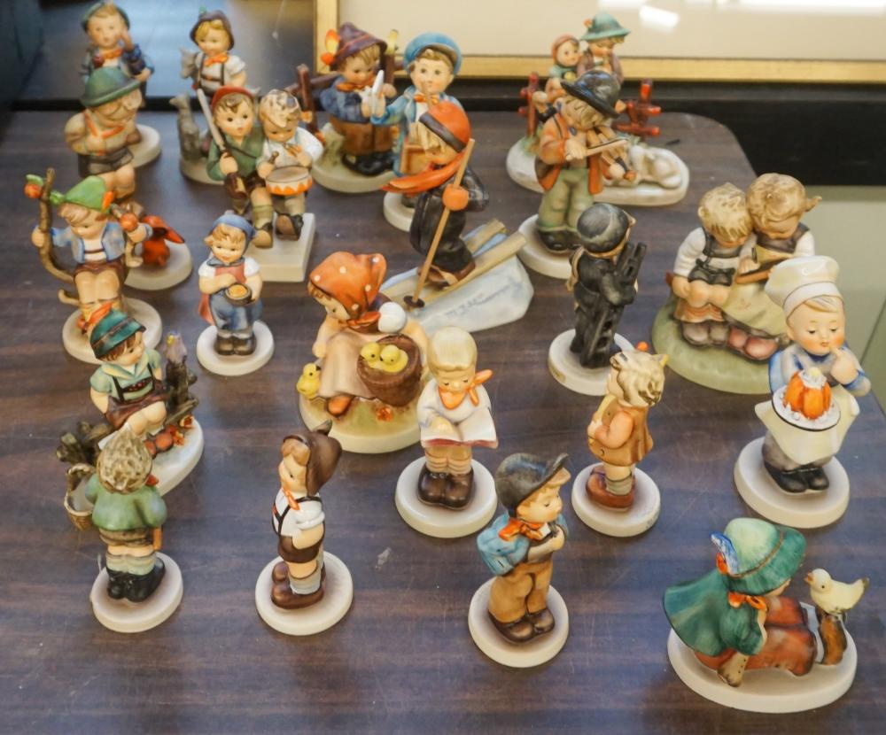 COLLECTION WITH TWENTY HUMMEL FIGURINESCollection 32d478