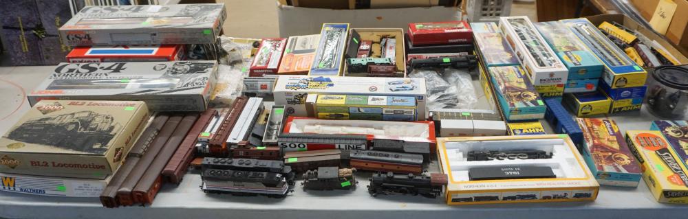 COLLECTION OF HO GAUGE AND OTHER MODEL