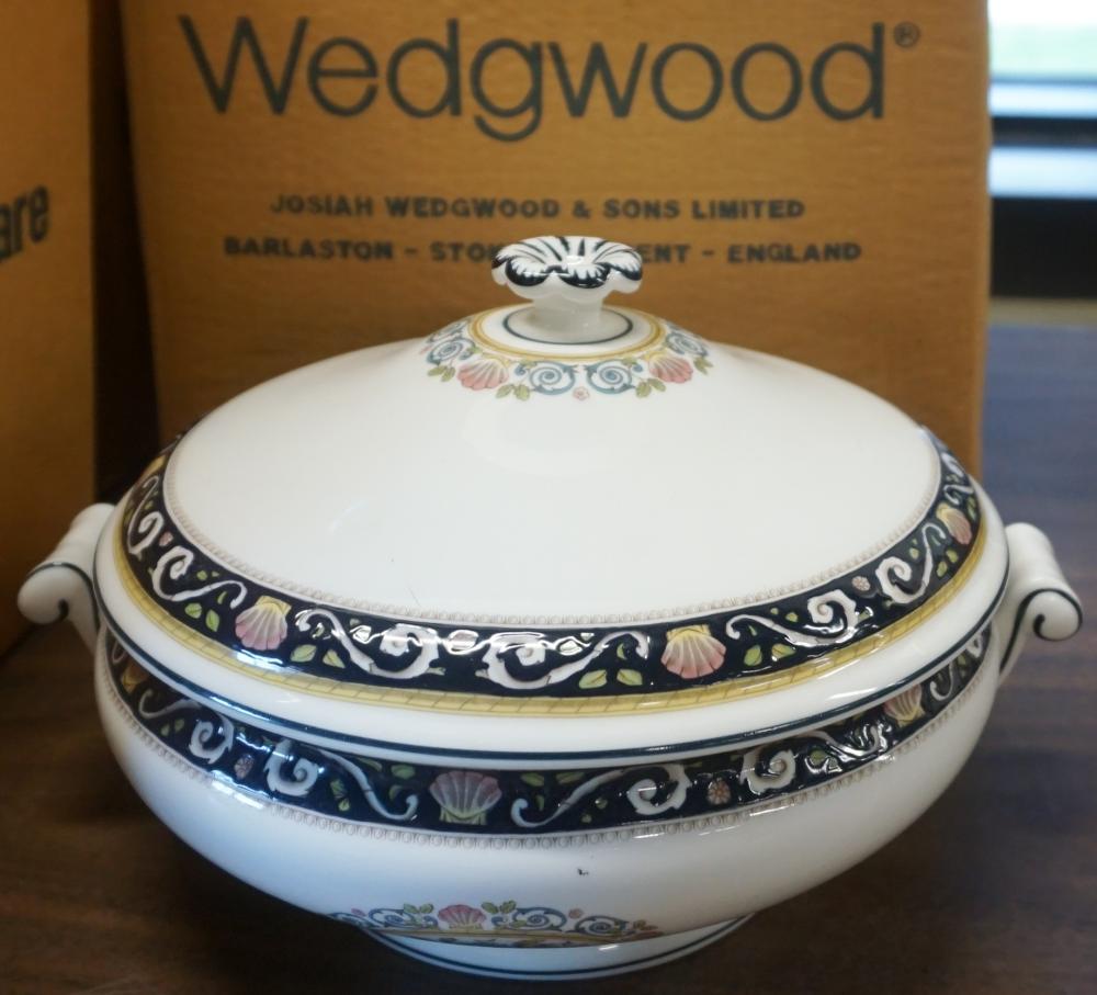 73 PIECE WEDGWOOD RUNNYMEDE PATTERN 32d498