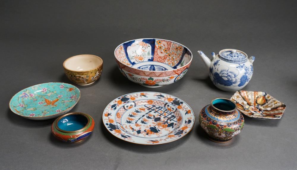 COLLECTION OF EIGHT ASIAN PORCELAIN