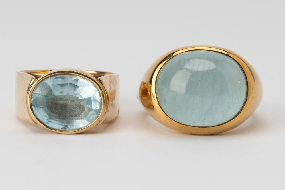 TWO YELLOW GOLD BLUE STONE RINGSIncluding 32d56c