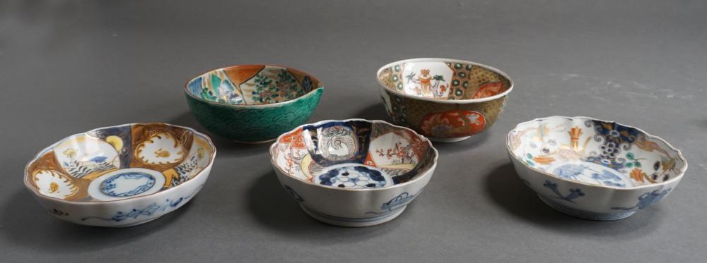 FIVE ASSORTED JAPANESE PORCELAIN