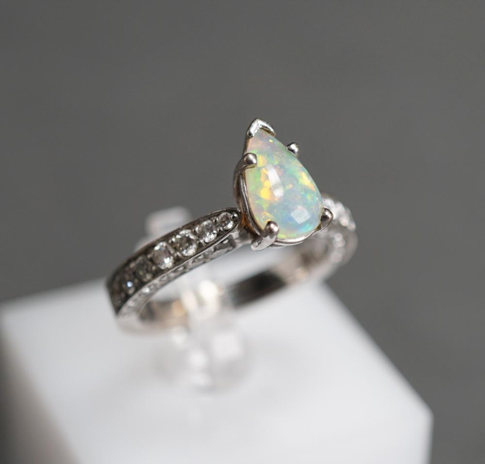 14 KARAT WHITE GOLD OPAL AND DIAMOND 32d6bc