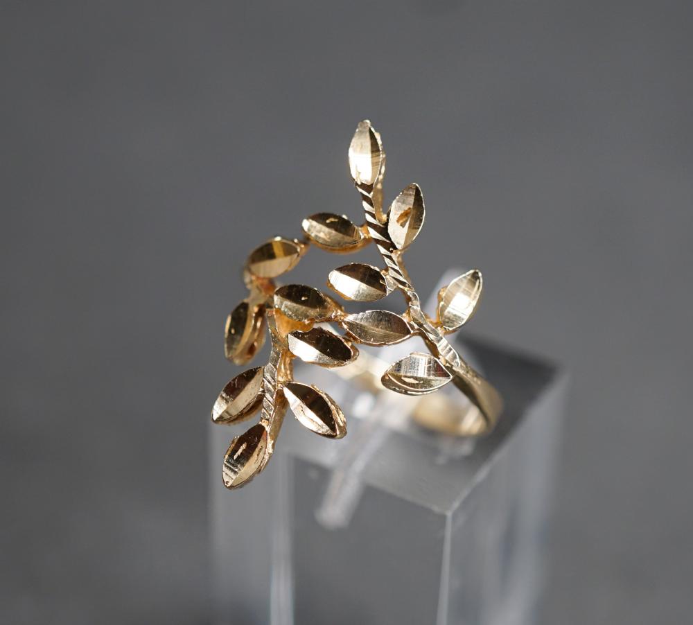 14-KARAT YELLOW-GOLD FLORAL RING,