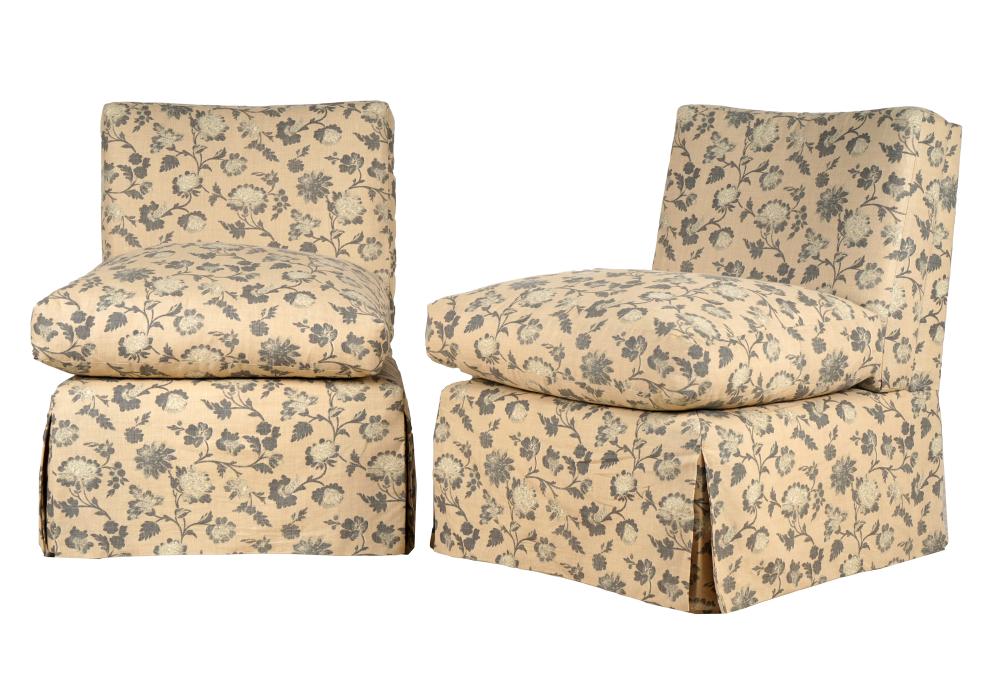 PAIR OF UPHOLSTERED CHAIRSmanufacturer 32d726