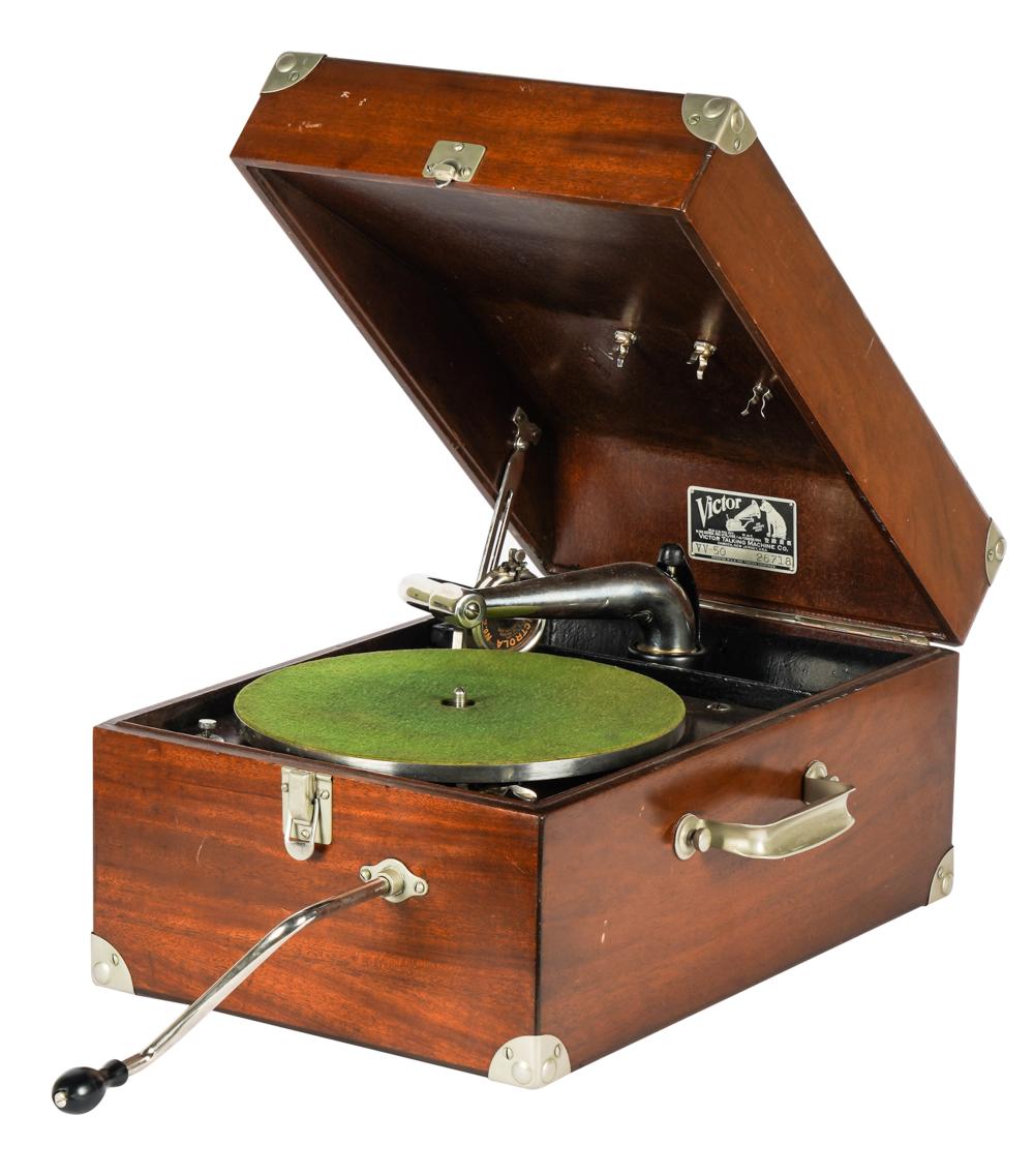 PORTABLE VICTOR TALKING MACHINE VICTROLAserial