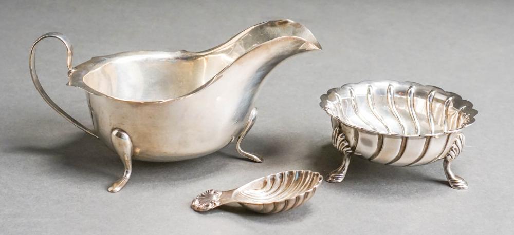 ENGLISH SILVER GRAVY BOAT, A FOOTED