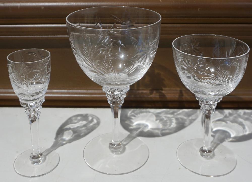 ETCHED CRYSTAL STEM 30 PIECE TABLE 32d81d