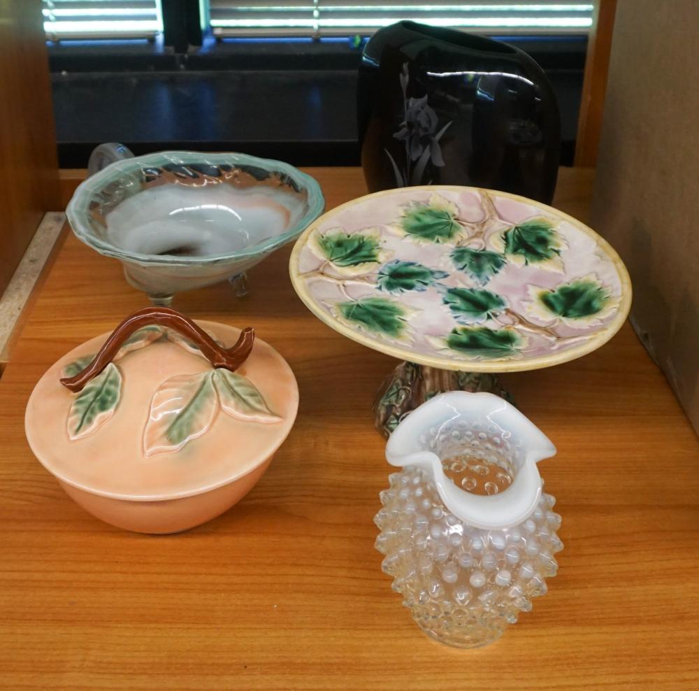 COLLECTION OF ART GLASS AND POTTERY