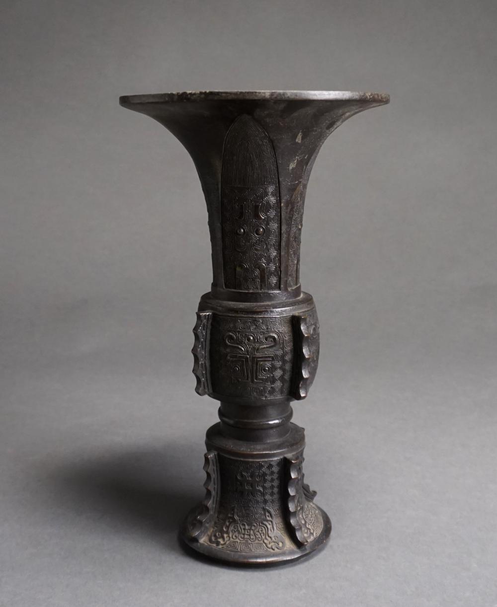 CHINESE BRONZE GU-FORM VESSEL,