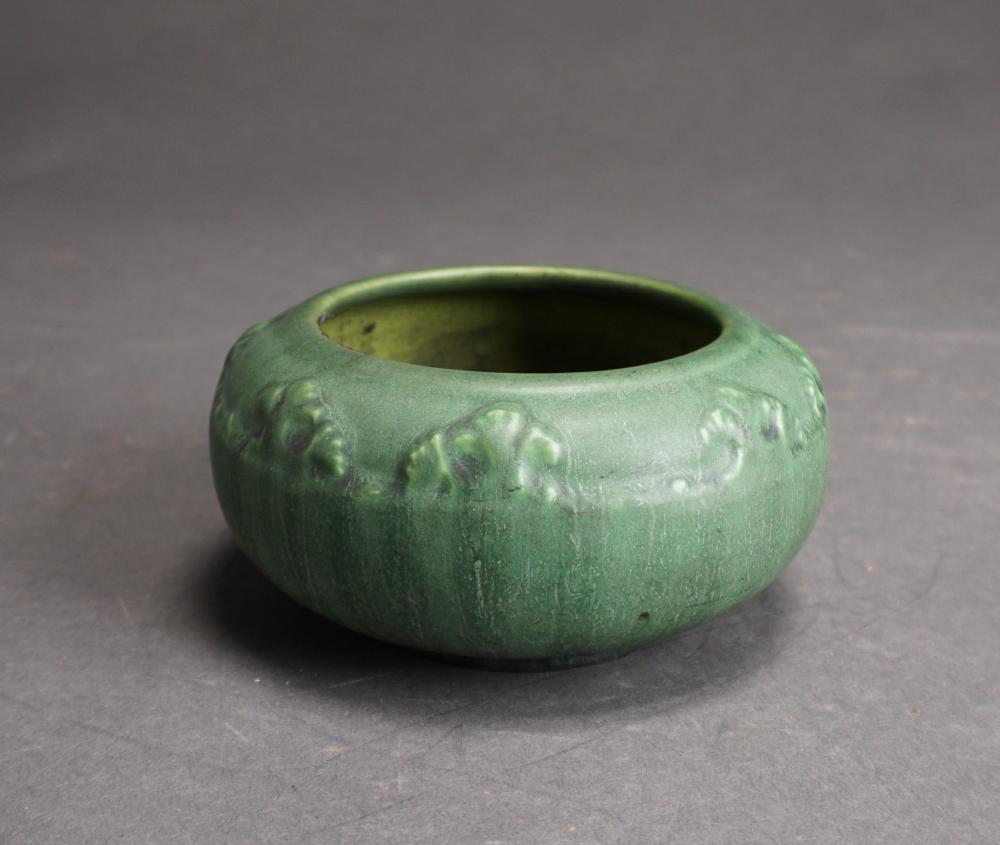 HAMPSHIRE POTTERY BULBOUS MATTE GREEN