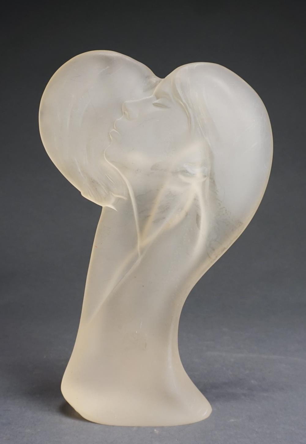 LUCITE FIGURE OF LOVERS H 13 32da86