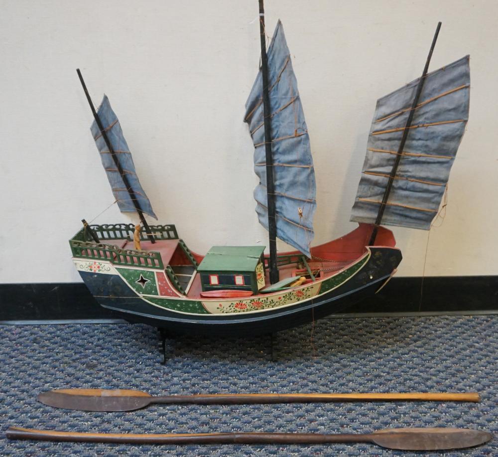 CHINESE STYLE PAINTED DECORATED WOOD