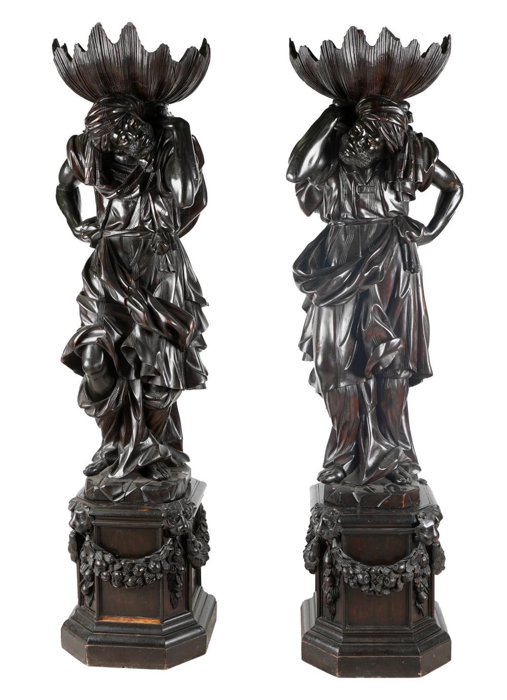 PAIR OF CONTINENTAL CARVED WOOD 32db1d