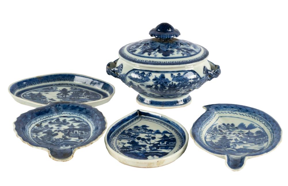 FIVE PIECES OF CHINESE EXPORT BLUE &