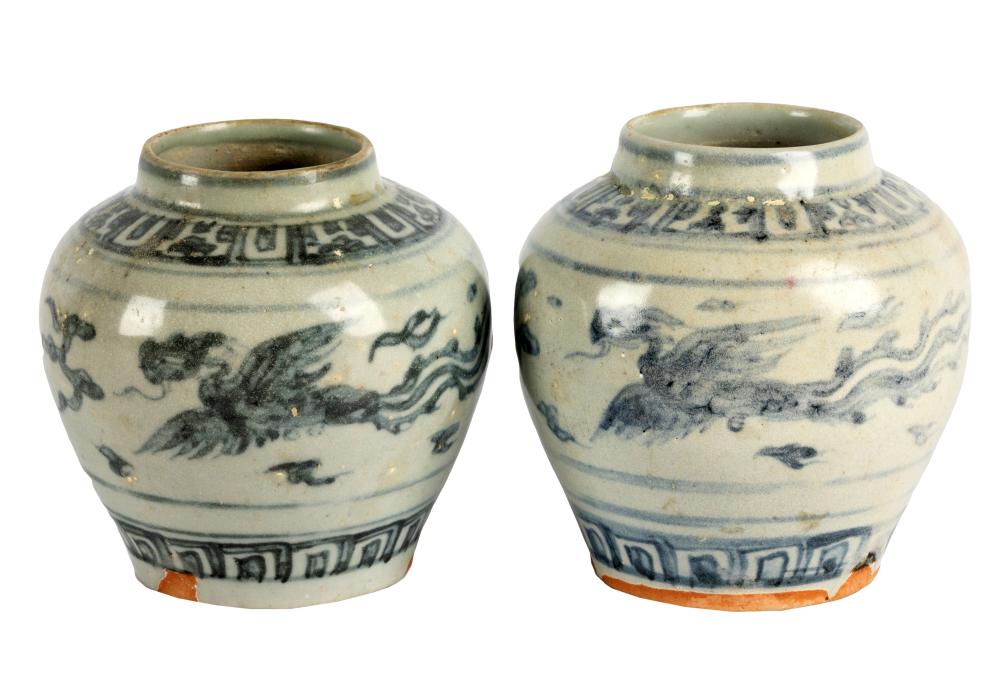 PAIR OF CHINESE BLUE WHITE PORCELAIN 32dd0b