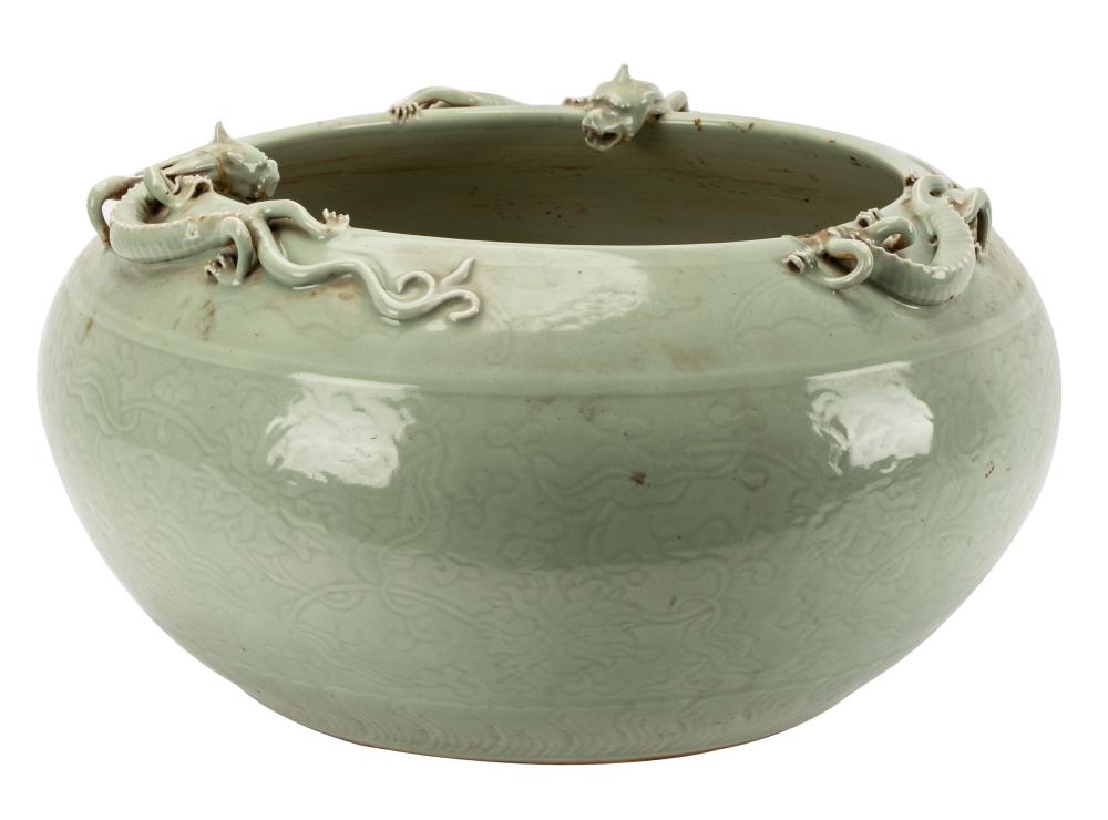 CHINESE IMPERIAL CARVED CELADON 32dd0f