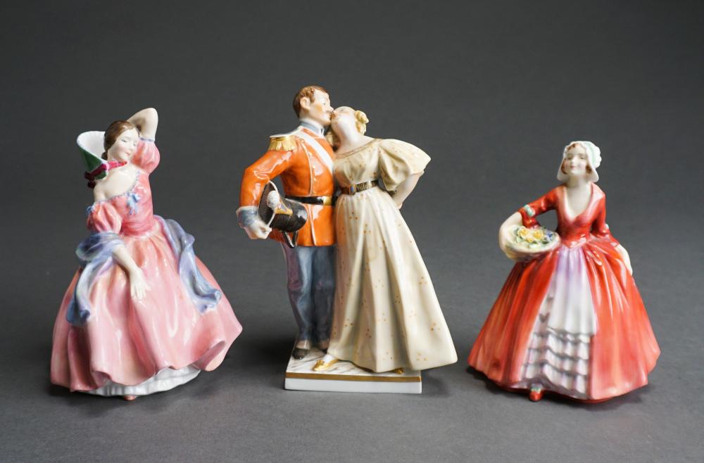 ROYAL COPENHAGEN FIGURAL GROUP 32de12