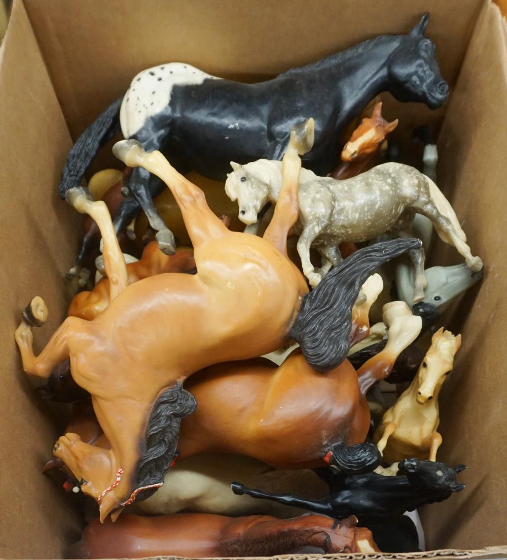 COLLECTION OF 18 ASSORTED BREYER 32dea9