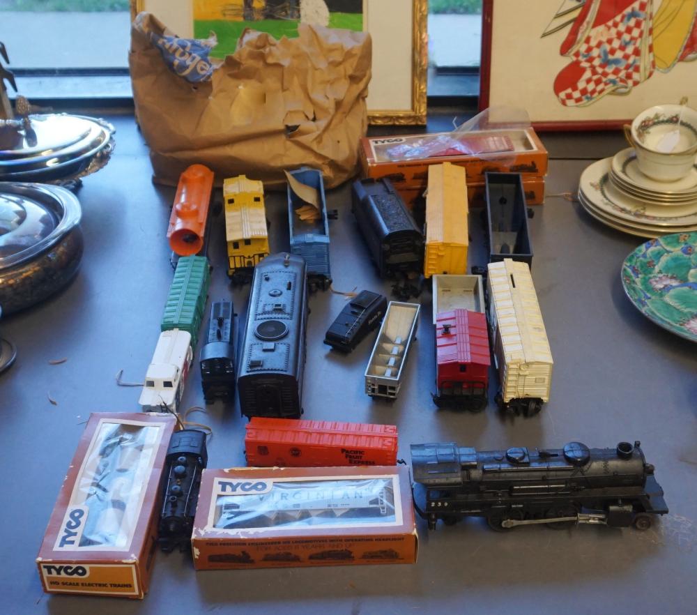 COLLECTION OF HO GAUGE AND OTHER 32debe