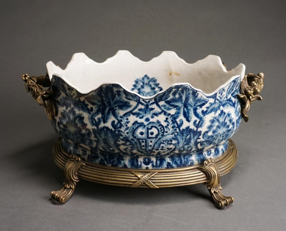 ASIAN BRASS MOUNTED BLUE AND WHITE 32dee4