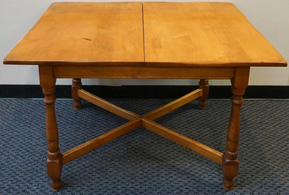 44EARLY AMERICAN STYLE MAPLE TABLE  32df2e
