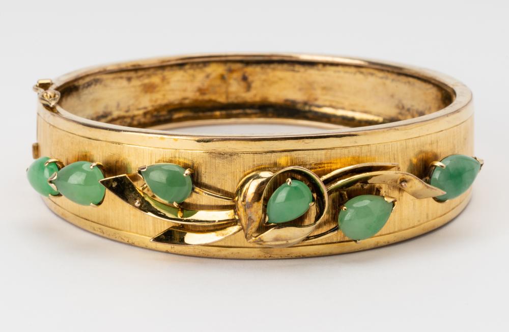 14 KARAT YELLOW GOLD JADE BANGLE 32df37