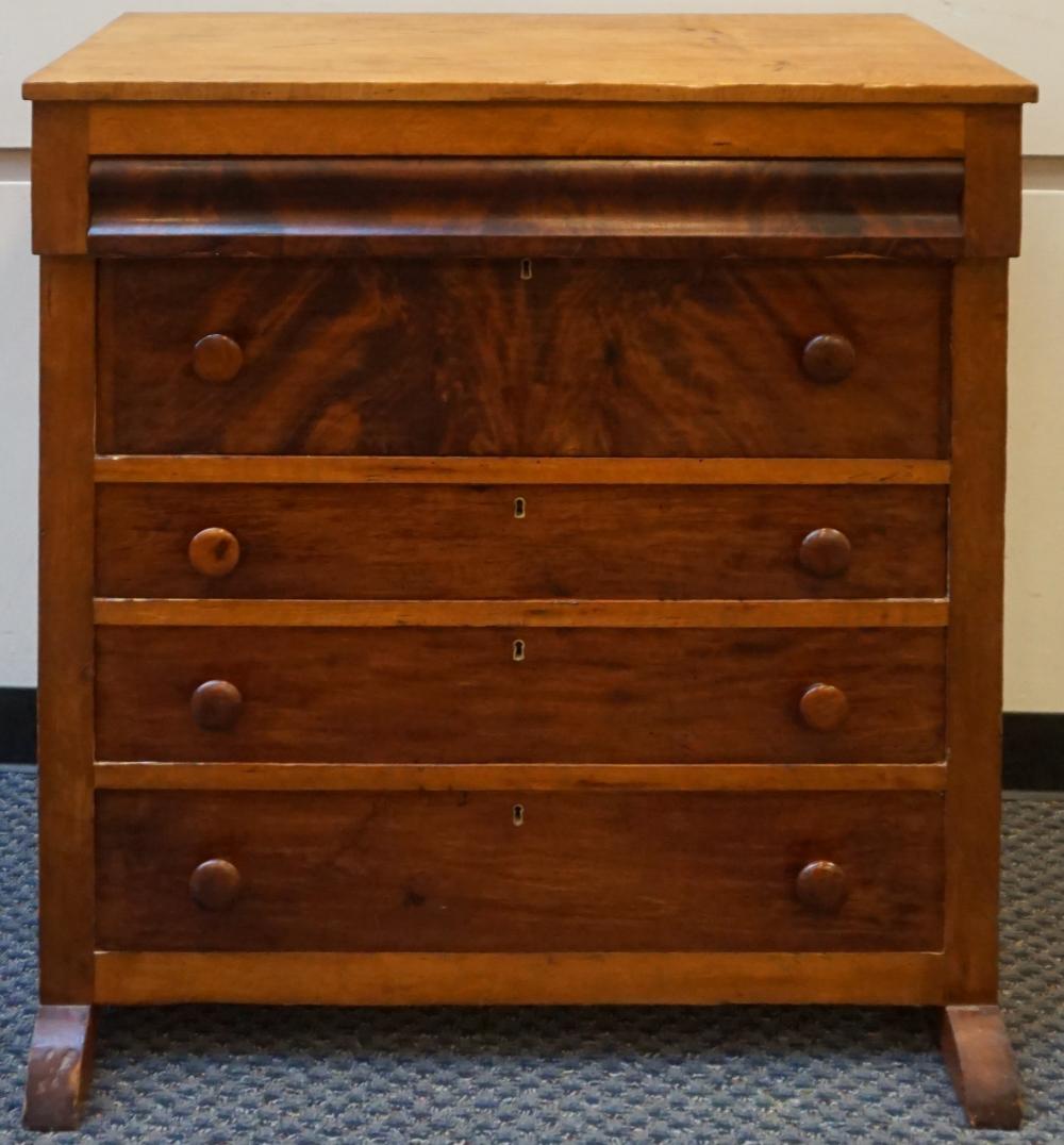 CLASSICAL MAPLE AND MAHOGANY CHEST 32df60