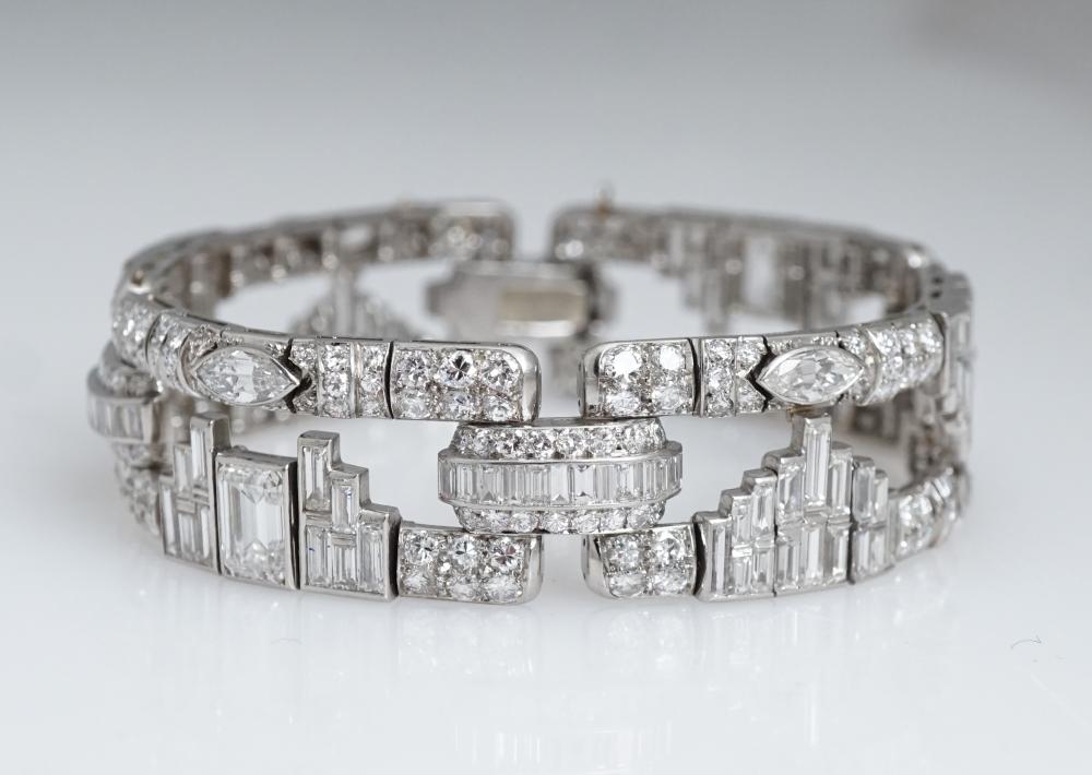 PLATINUM AND DIAMOND BRACELET  330686