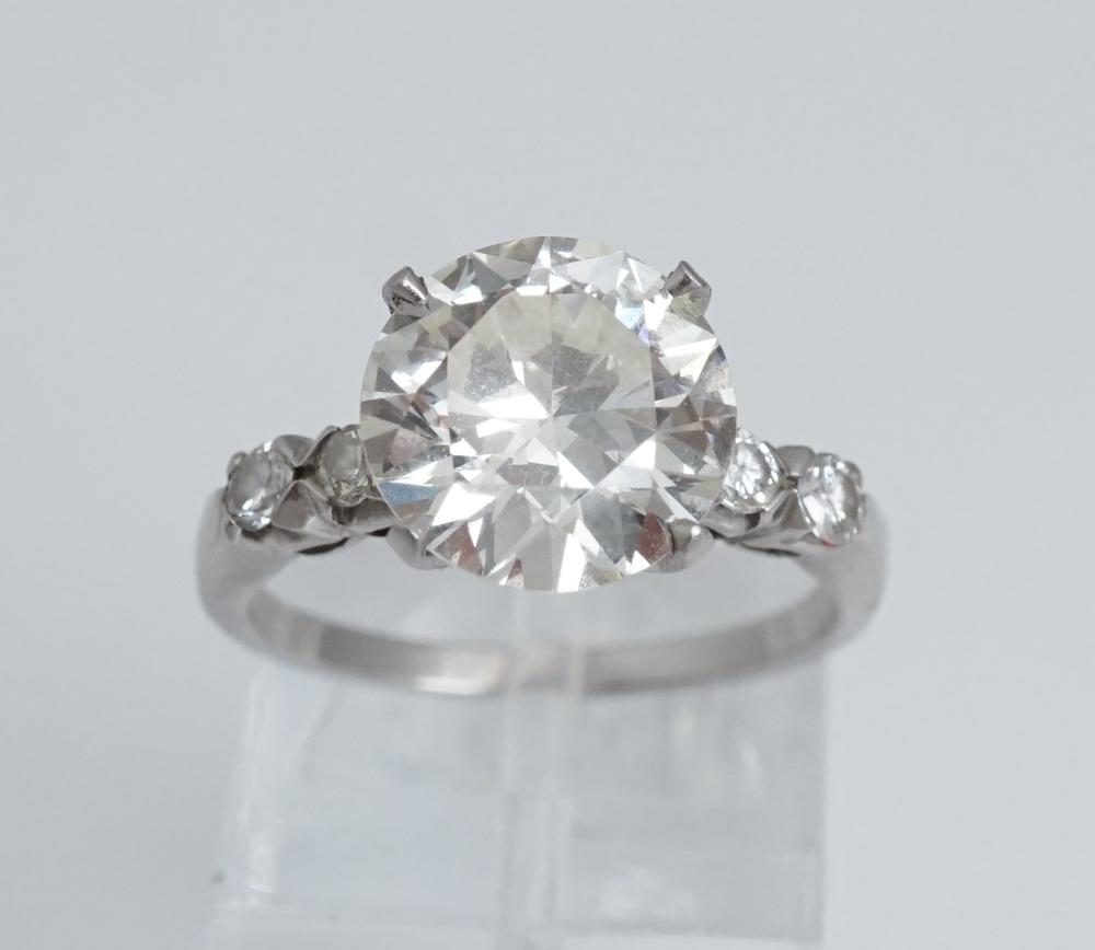 PLATINUM SOLITAIRE DIAMOND RINGPlatinum 330692