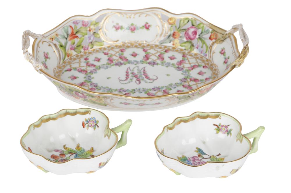 THREE PIECES OF CONTINENTAL PORCELAINcomprising 3306de