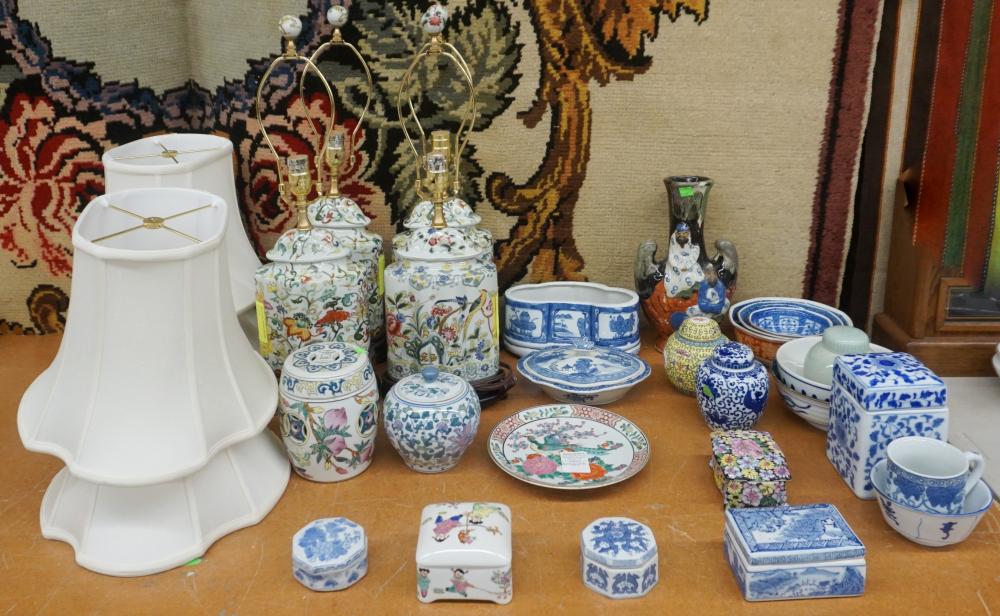 COLLECTION OF ASIAN STYLE PORCELAIN 330985