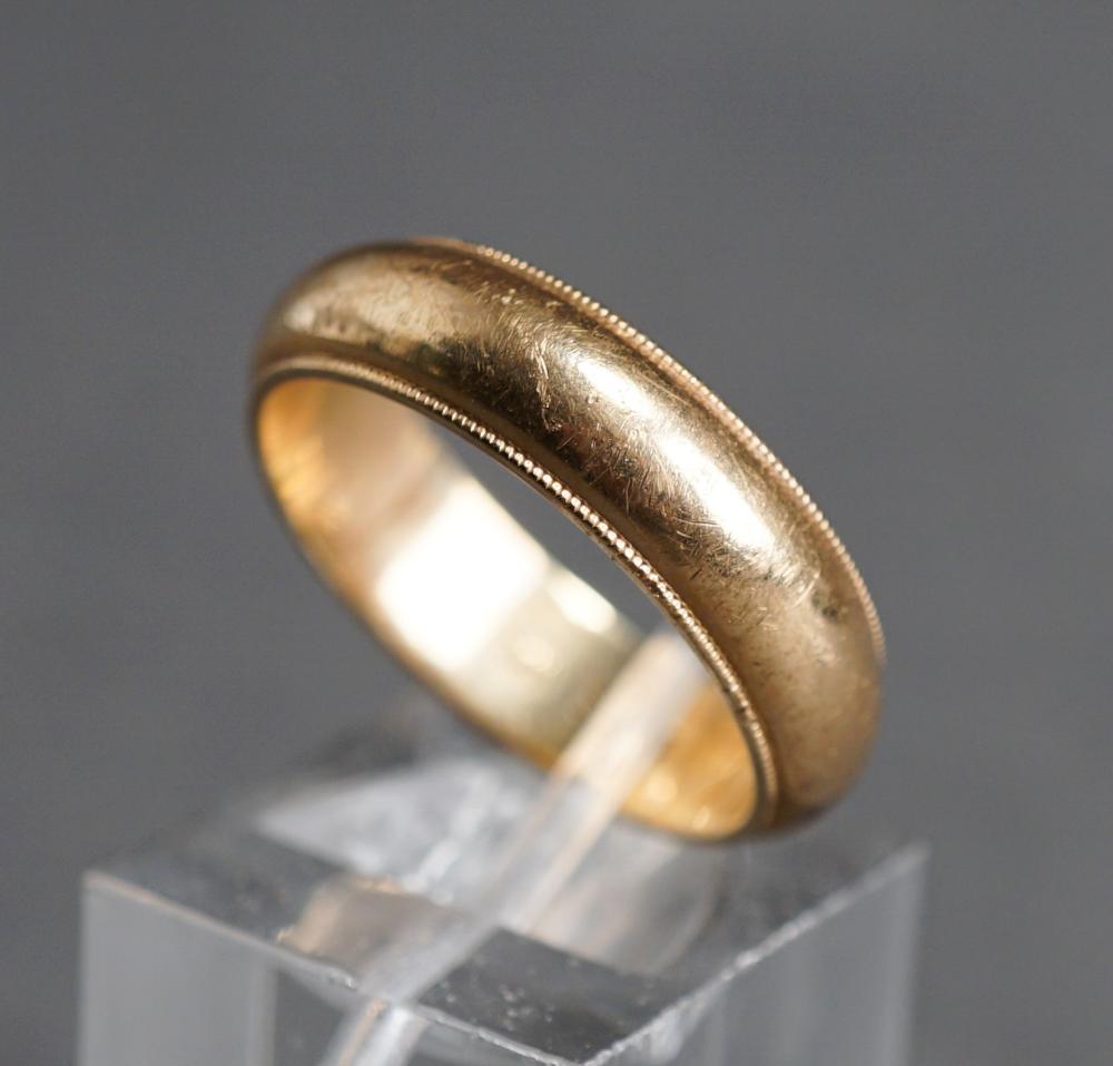 14 KARAT YELLOW GOLD WEDDING BAND  330999