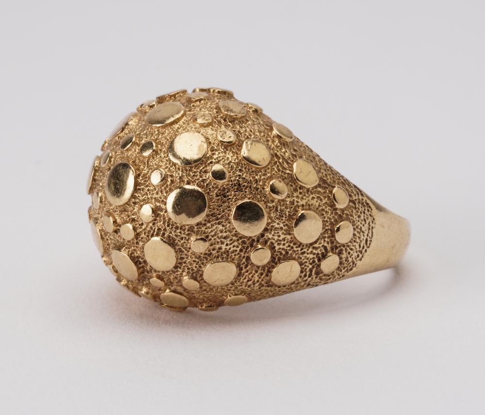 14 KARAT YELLOW GOLD DOME RING9 0 330a43