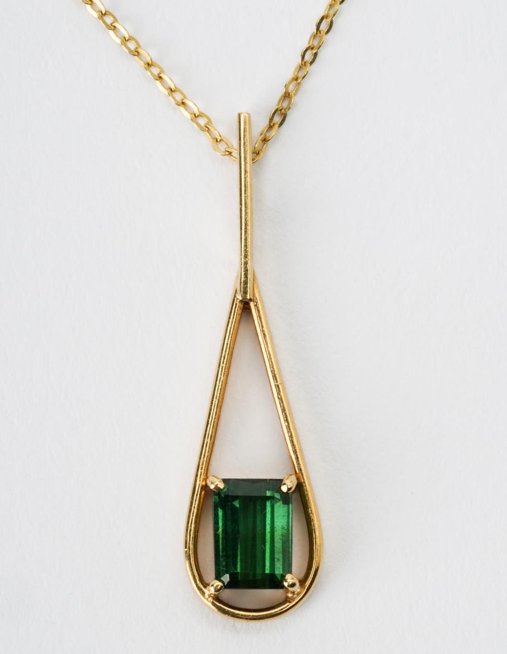 18 KARAT YELLOW GOLD & GREEN TOURMALINE